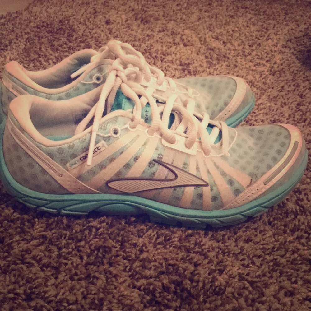 Brooks Tennis Shoes